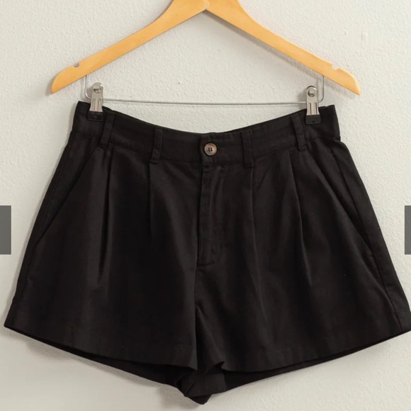 Double Zero Black Pleated Shorts Button Zip Closure Size Large - Picture 1 of 7
